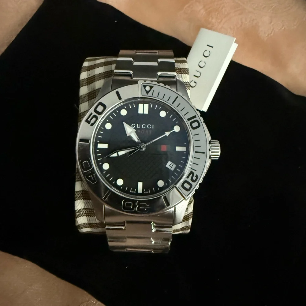 Gucci Watch YA126278